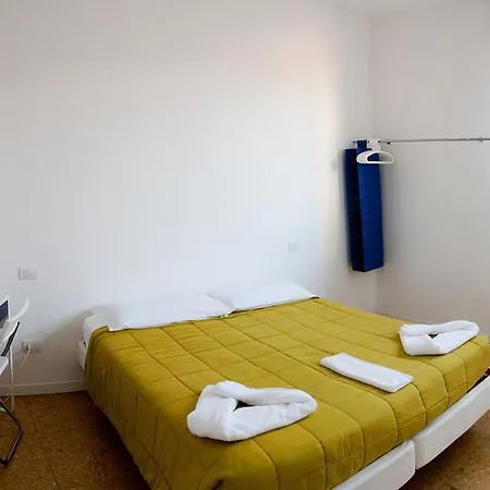 Train Station Airport Guest house 2*