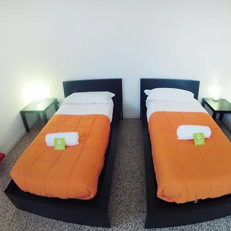 Train Station Airport Guest house Bergamo